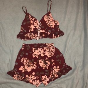 Super cute floral patterned crop top and shorts!